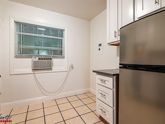 5th image of 589 N 3rd St APT 5