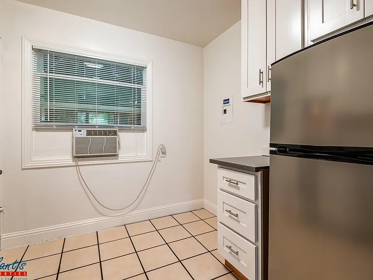 589 N 3rd St #5 — Photo 5