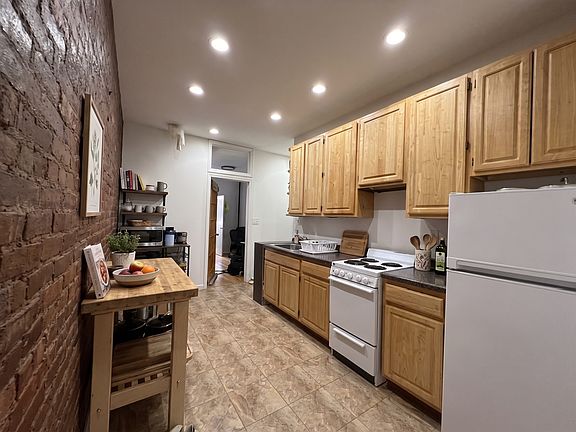 4th image of 213 E 5th St APT 7