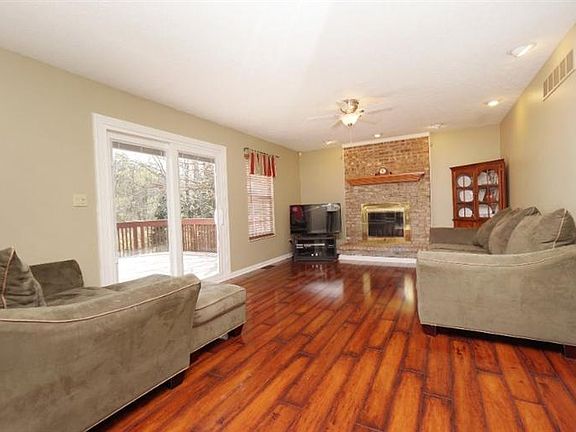 3rd image of 7715 Mitchell Park Dr