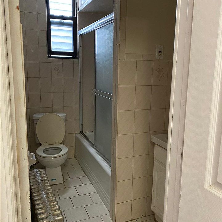 2nd image of 216 50th St #2R