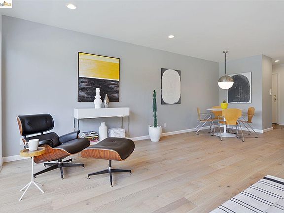 3rd image of 7 Embarcadero W APT 102
