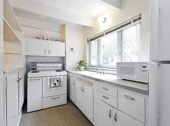 5th image of 6113 N Winchester Ave APT Ga