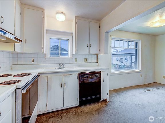 5th image of 209 SE May Avenue