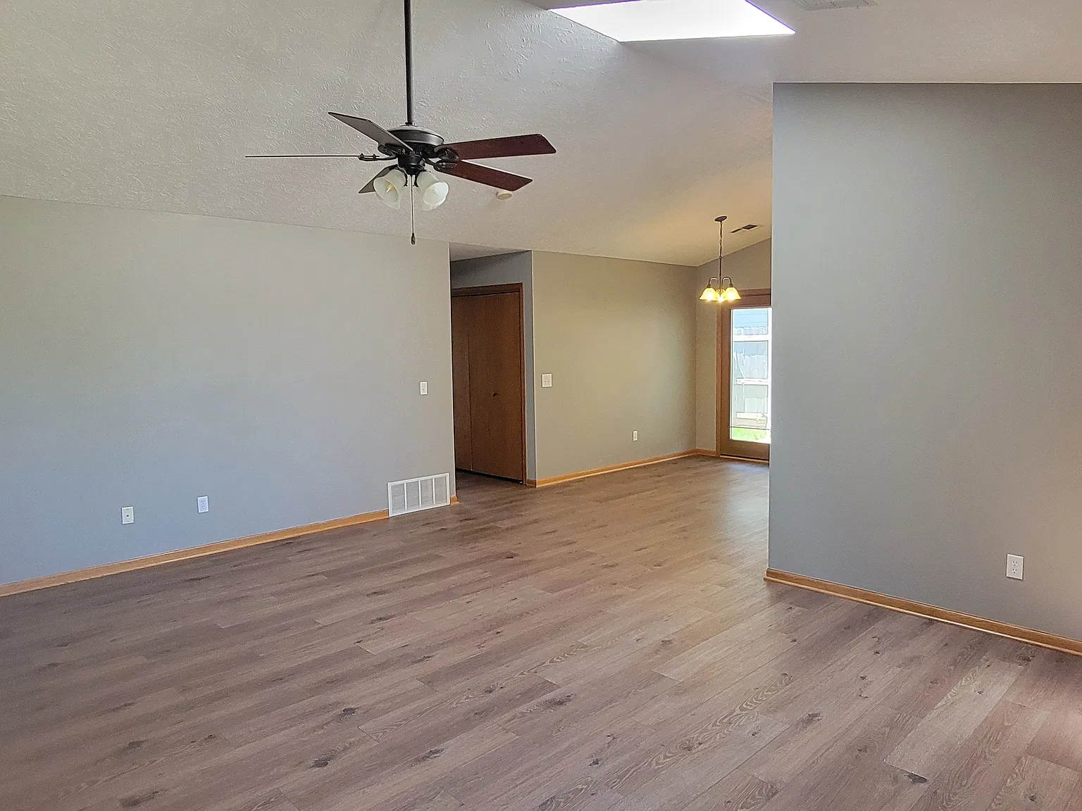 2 bed, 1121 sqft, $1,550 — Photo 3