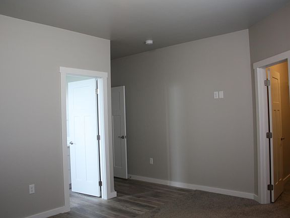 5th image of 1400 W Century St
