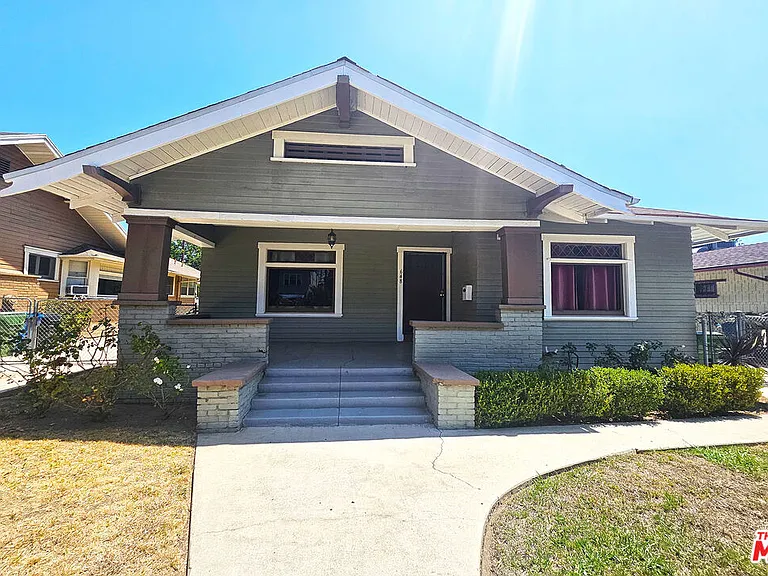 648 N Heliotrope Dr — Photo 1