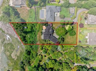 1627 Beaufort Ave, Comox, BC V9M 1R8