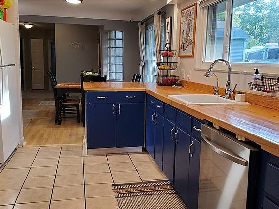 3rd image of 1026 Pinecrest Ln