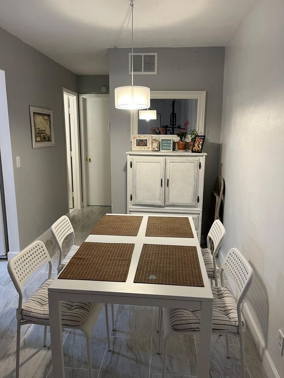 2300 SE 2nd St APT 11, photo 2