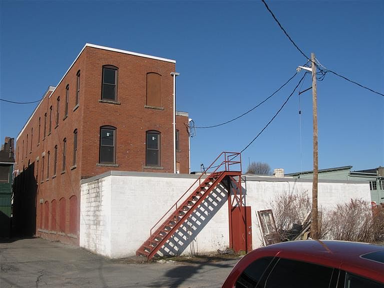 2nd image of 41 W Main St