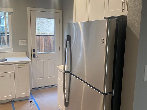 3rd image of 230 Waverley St #98fhmhvhr