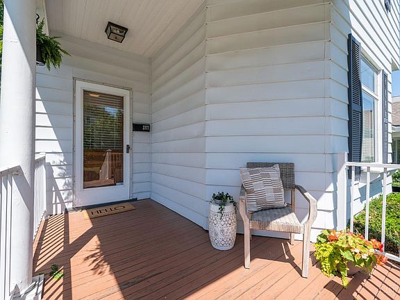 3rd image of 3777 Isabella Ave