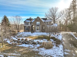 7671 Tipperary Trl, Fenton, MI 48430