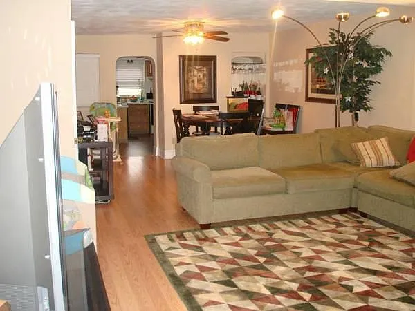 152 S 20th St photo 1