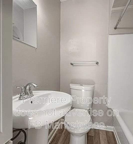 514 1/2 W Walnut St — Photo 9
