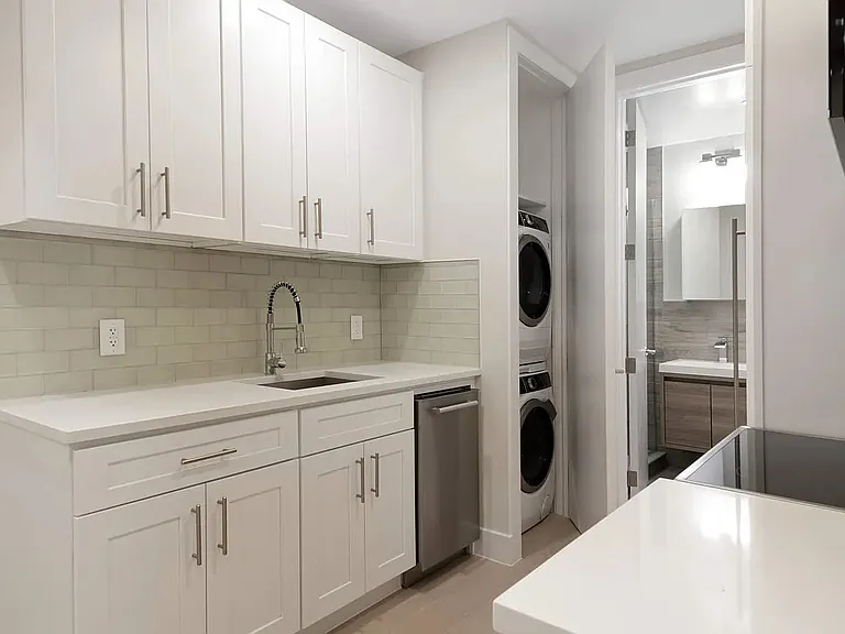 1672 3rd Ave #5FS — Photo 2