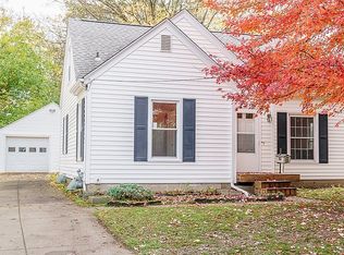 2912 Oakland Rd NE, Cedar Rapids, IA 52402