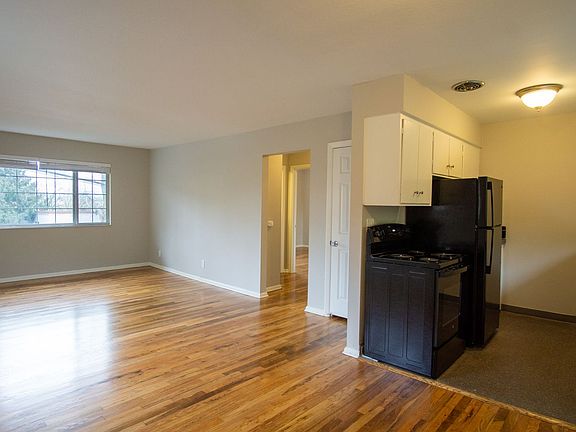 4th image of 5025 S Corbett Ave #1
