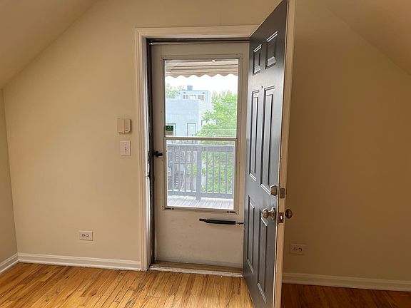4th image of 900 N Ashland Ave #900/4