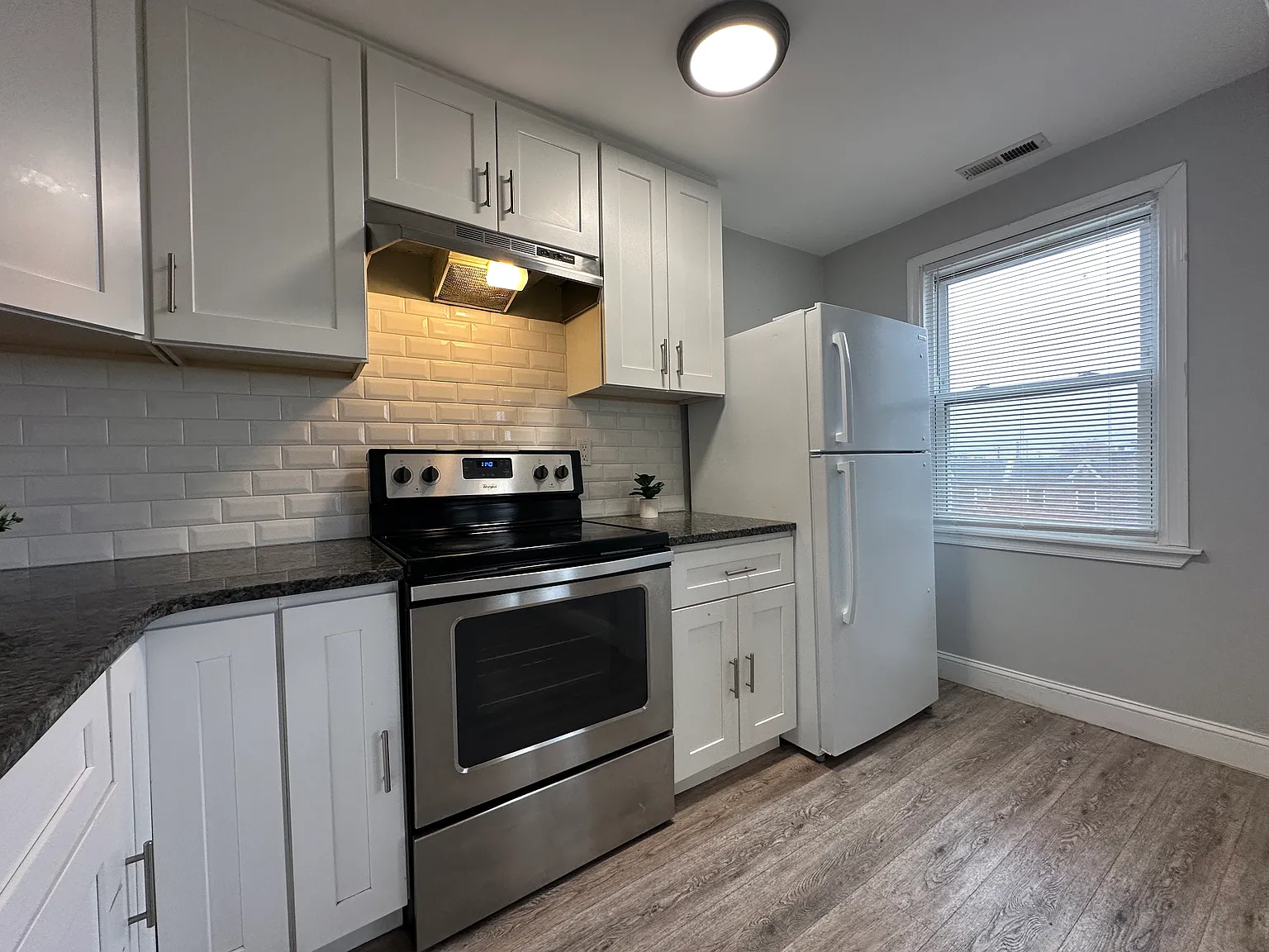 2 bed, 600 sqft, $1,250 — Photo 2