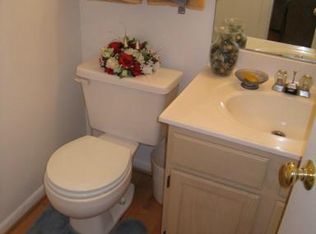 10312 Royal Woods Ct, Gaithersburg, MD 20886