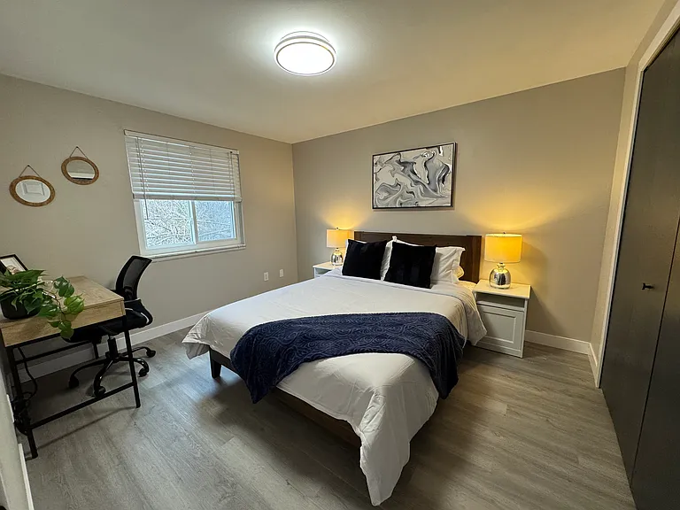 1323 Sunset Blvd — Photo 10