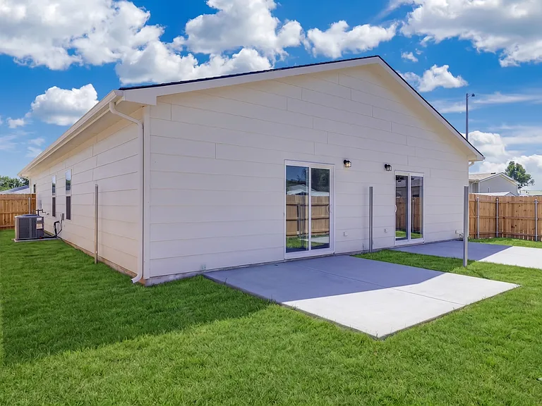 2315 W Macarthur Rd — Photo 26