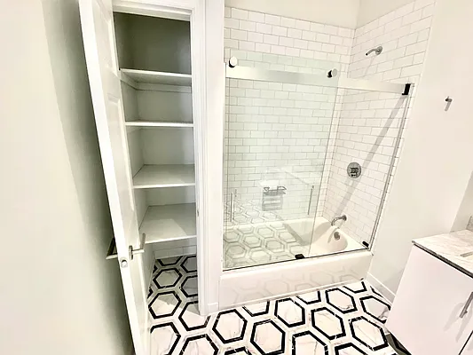 Rented by Modern Spaces | media 23