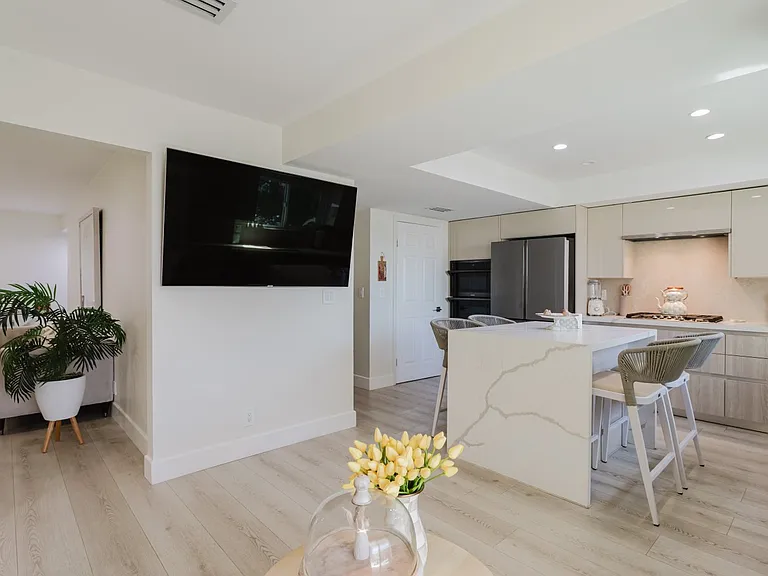10619 Mather Ave — Photo 22
