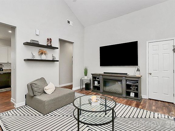 5th image of 4320 Faraday St
