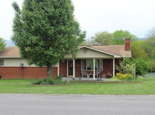 219 Eagle Bluff Rd, Jacksboro, TN 37757