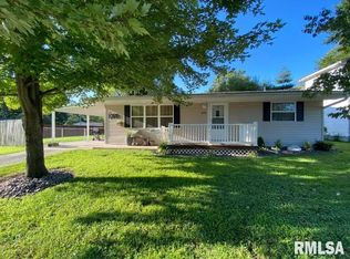 633 E Boone St, Salem, IL 62881