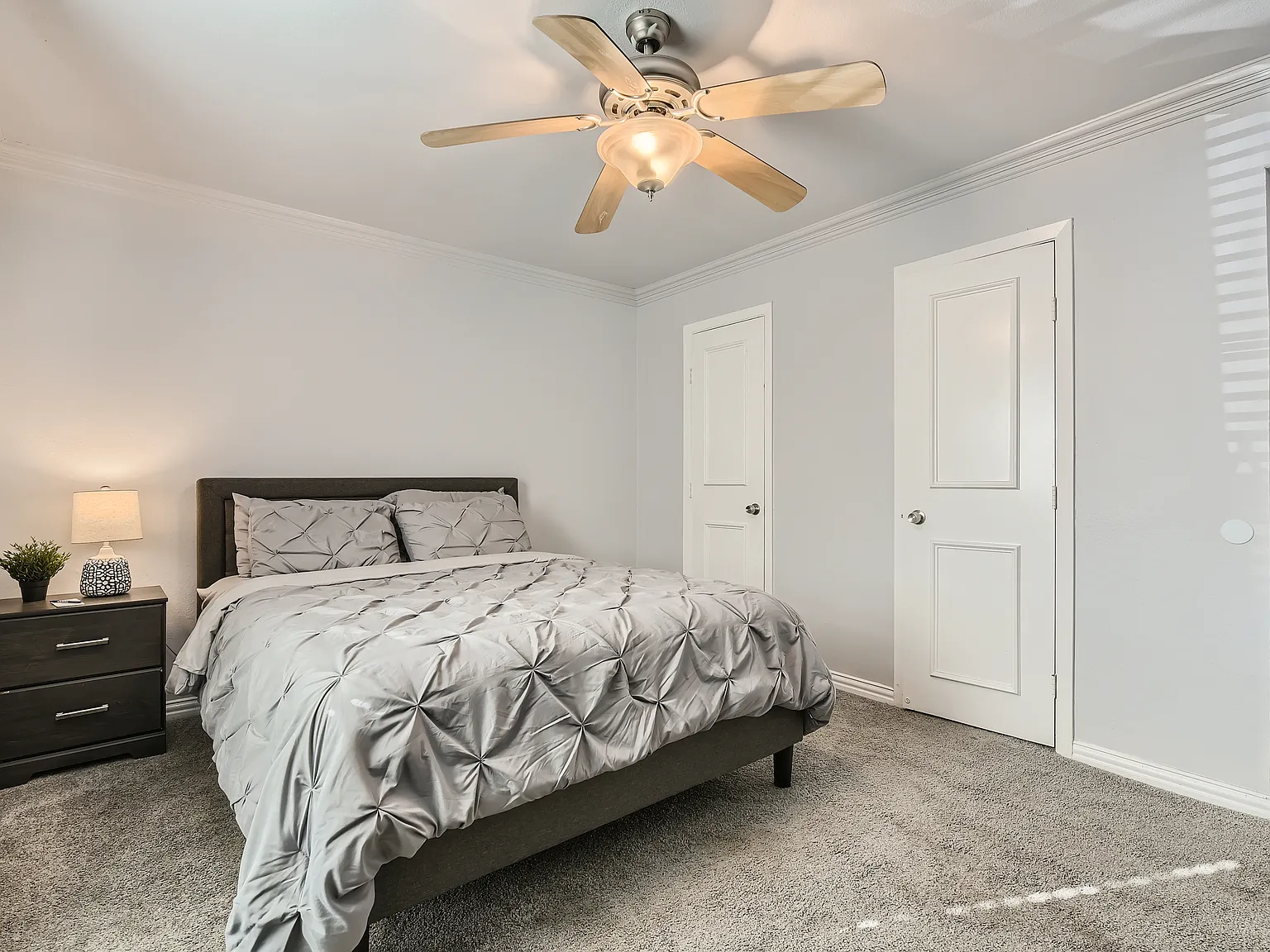 2 bed, 1010 sqft, $4,000 — Photo 1