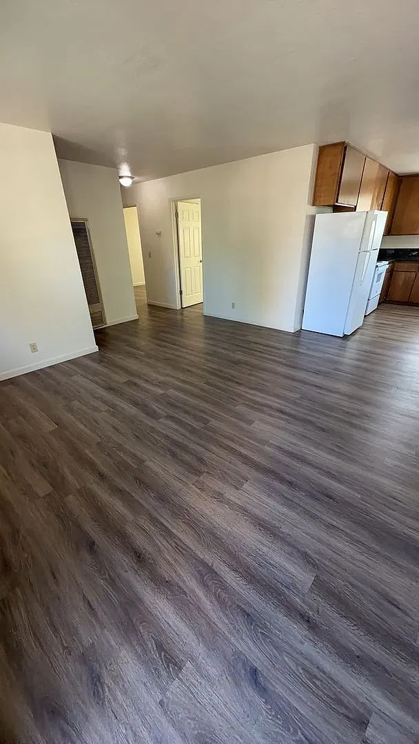 *Reserve NOW for Summer 2027*Unbeatable location! 4 Bedroom apartments — Photo 3