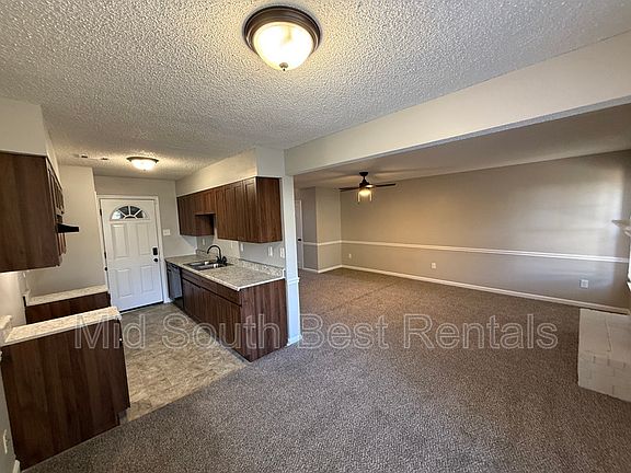 3rd image of 5570 Blossom Ln