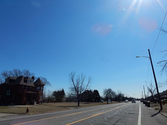 5th image of 1381 W Grand Blvd