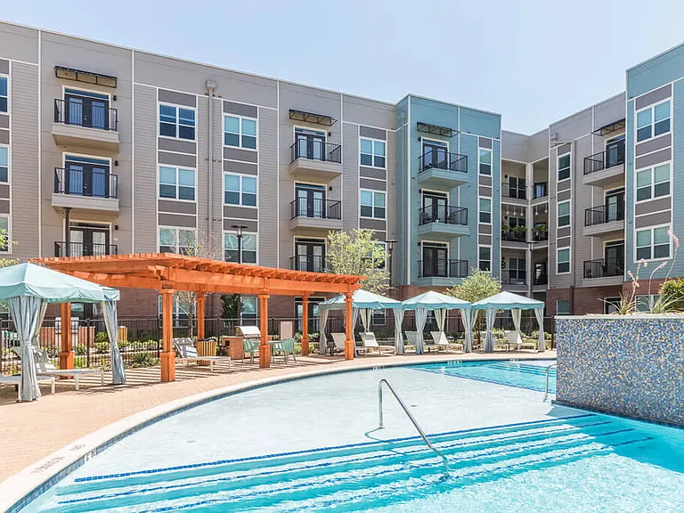 Pool views available