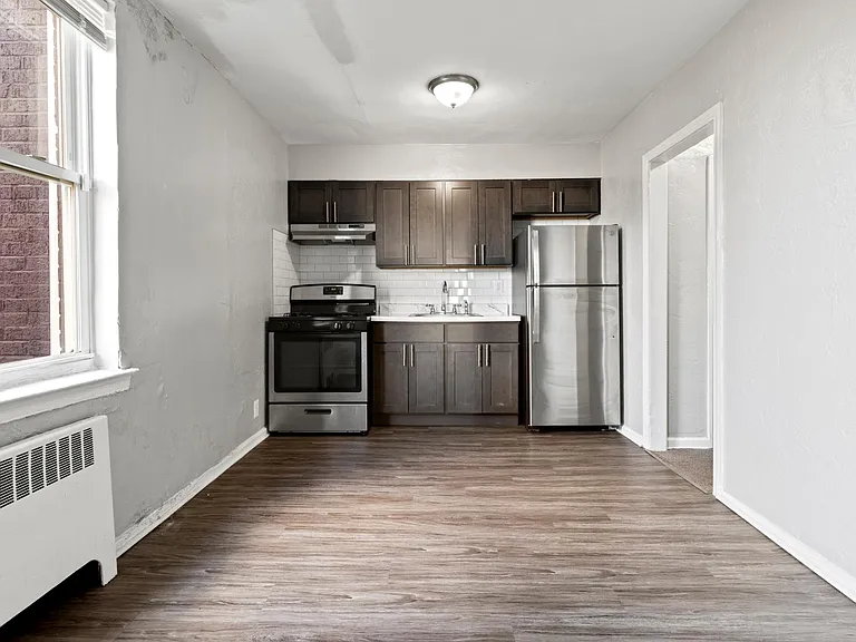 1240 E Washington Ln — Photo 37