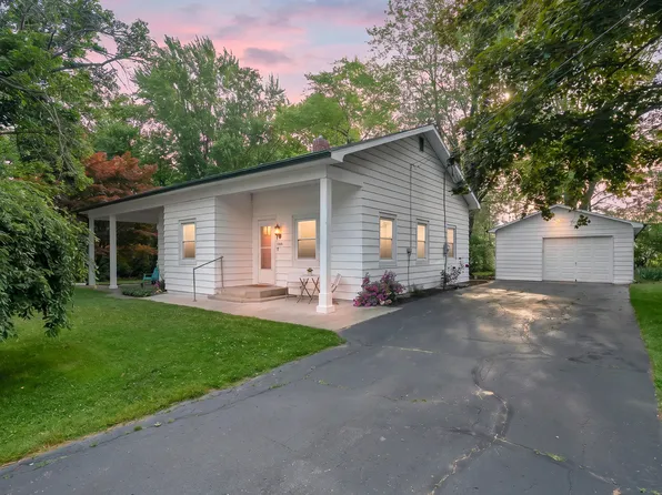 205 Sassafrass St, Coloma, MI 49038