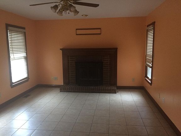 5th image of 800 Andover Village Dr