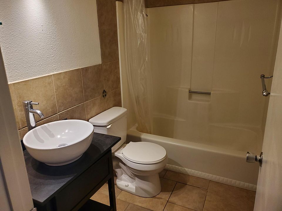2nd image of 1015 Ralston St #5