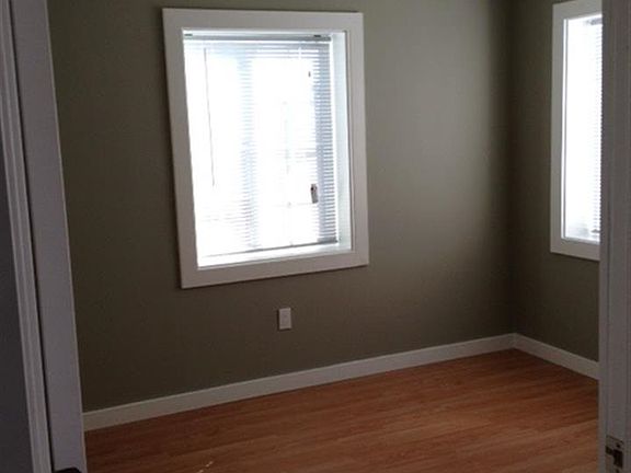 5th image of 2359 Dover Ave