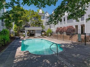 201 Oakwood Ct, Winston Salem, NC 27103