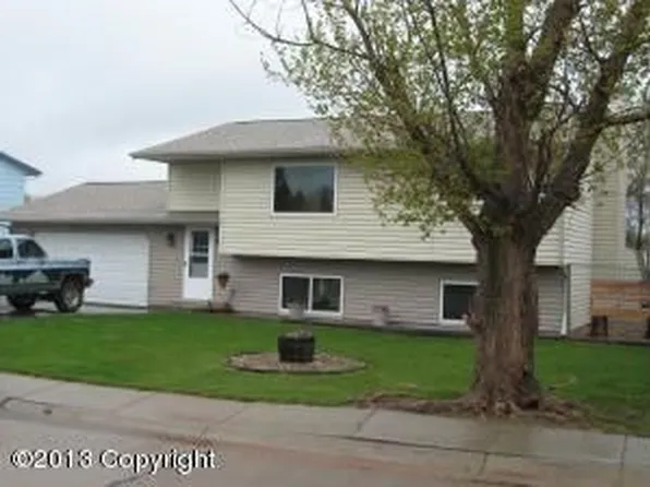 6811 Greensburgh Ave, Gillette, WY 82718
