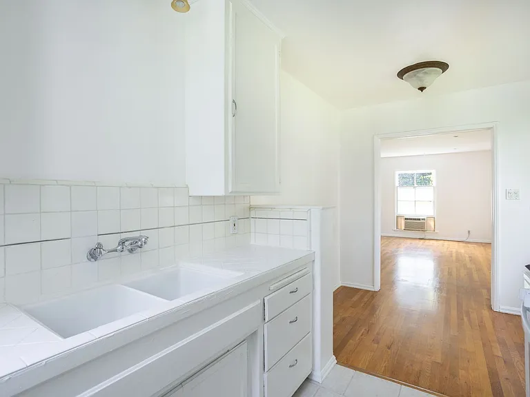 Maple Dr Apartments — Photo 9