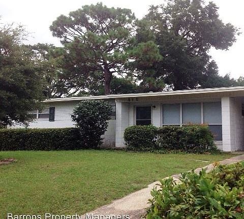 3rd image of 815 Woodland Dr