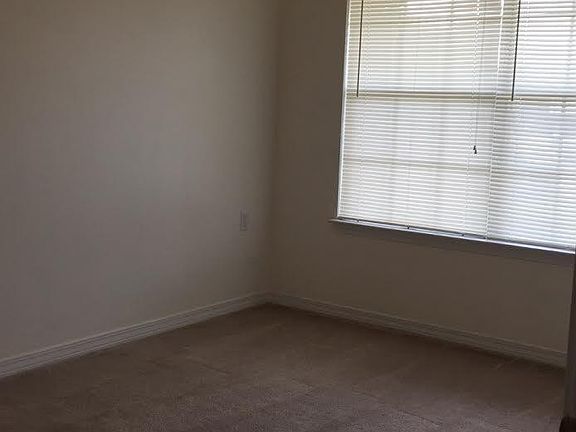 4th image of 204 Wildflower Ln