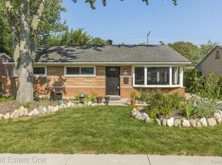 416 Essex St, Clawson, MI 48017