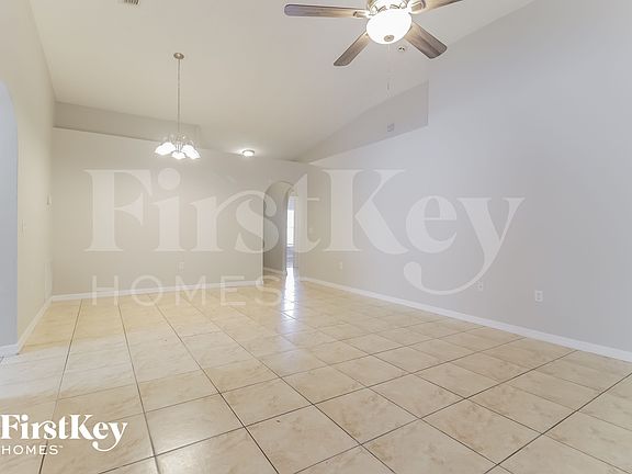 3rd image of 253 McKay Blvd